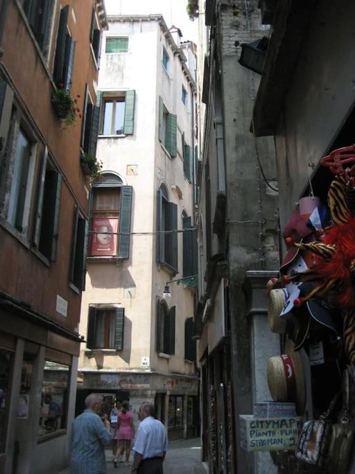 Ai Miracoli Apartment Venesia Bagian luar foto